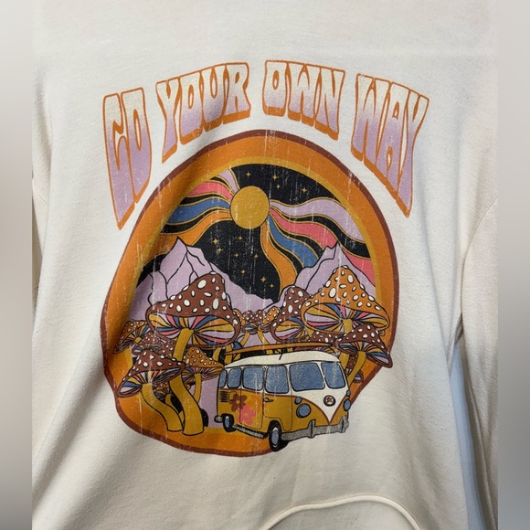 altar’d state “Go Your Own Way” Cream Graphic Cropped Hoodie Sweater Woman’s XS - Picture 2 of 7